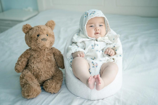 汕尾宝宝挠耳朵是怎么回事 汕尾宝宝挠耳朵是怎么回事